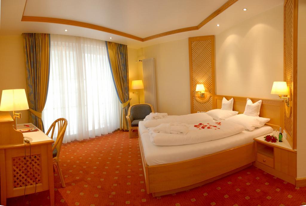 Thermenhotel Quellenhof Bad Fussing Room photo
