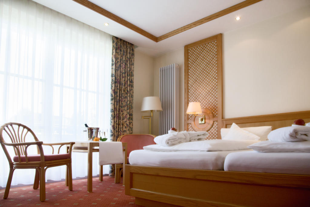 Thermenhotel Quellenhof Bad Fussing Room photo