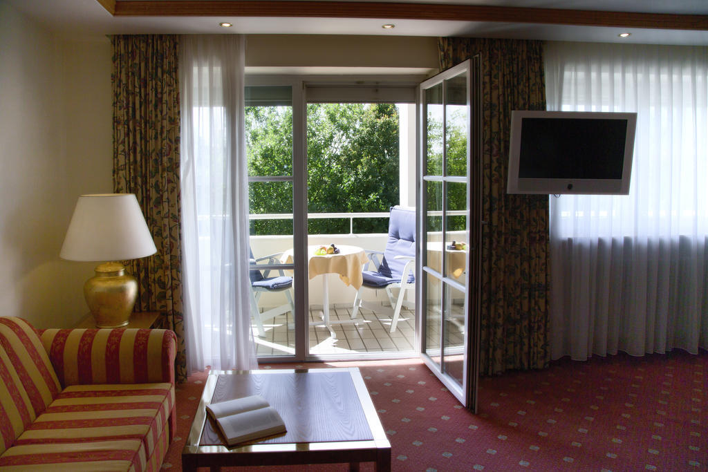 Thermenhotel Quellenhof Bad Fussing Room photo