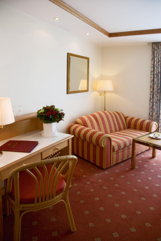 Thermenhotel Quellenhof Bad Fussing Room photo